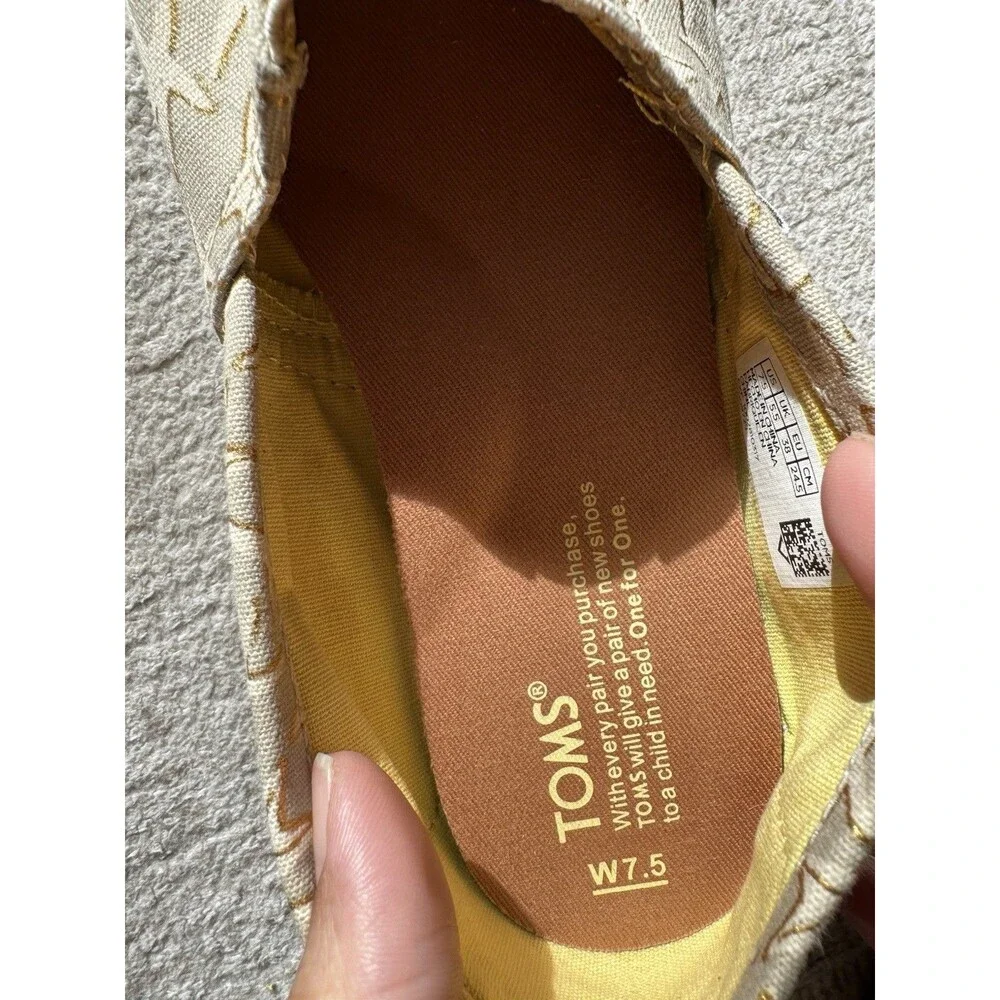 EUC Toms Gold Stars Women's Tan Loafers Shoes 7.5